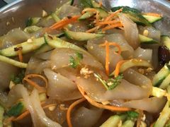 东北大拉皮-70後铁锅炖(坡博总店)