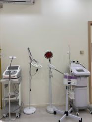 -苗方清颜专业祛痘·皮肤管理