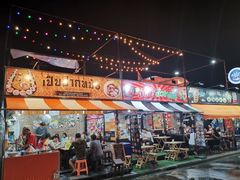 -席娜卡琳火车铁道夜市