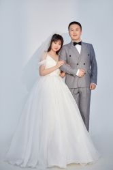 -雪中彩影婚纱摄影·微光艺术中心