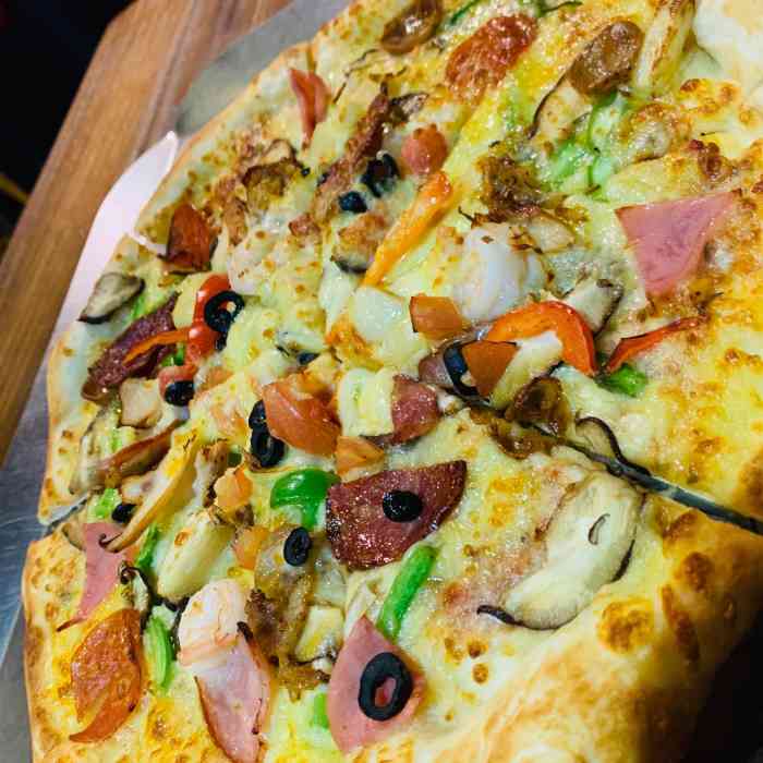 乌巢比萨(中粮祥云小镇店)-"披萨是不错,份量也足,两人套餐基本上吃到