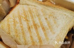 Grilled Egg and Shredded Pork Sandwich