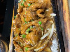 铁板黑椒牛柳-高第街56号港式餐厅·精选(世茂广场宽厚里大明湖店)