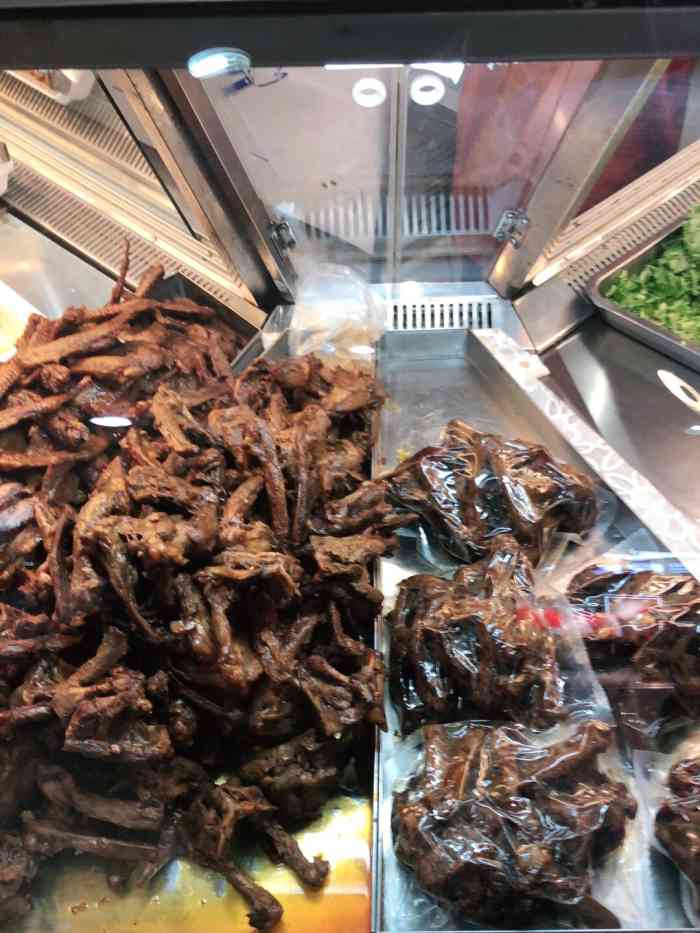 绝品黑鸭(乐松购物广场店)-"在他家买拌鸡架好几年了,看着他家的鸡架