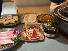 -围炉肉舍•炭烤活鳗•丹东海鲜烤肉(步行街店)