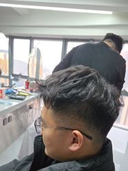 -宫铭烫发染发接发店
