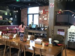 -拉亚汉堡经典餐厅(商城路店)