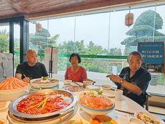 -茅草房·河畔园林火锅