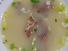-熊大师牛羊粉(红谷凯旋店)