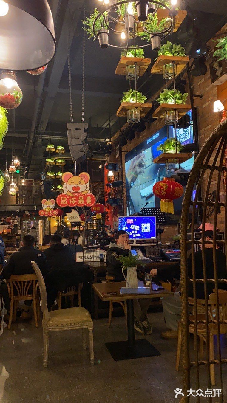 网红呢 哈哈哈哈 对比水街那里