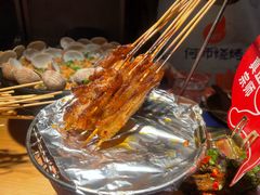-何师烧烤·小龙虾·江湖川菜·精酿啤酒(成温店)