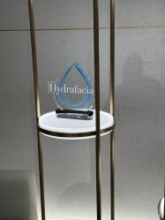 -AURAS璈然科技护肤中心