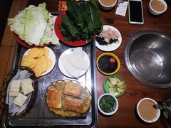 -洞庭洲·防空洞火锅·烧烤·铜锅涮肉(新百广场店)