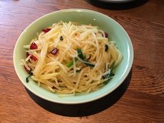 酸辣土豆丝-弄堂里· 江南名肴(西湖龙井路店)