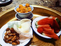 -沪小二炭火蛙锅(淮海中路美食不夜城店)