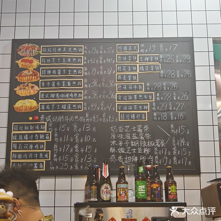 #0元玩转这座城今天来打卡了这家店，一个热狗和一杯柠