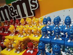 -m豆巧克力世界(上海世茂广场店)