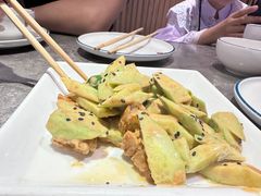 黄瓜拌油条-闫府私房菜·百年鲁菜(恒隆店)