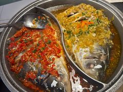 -阿瓦山寨·湘菜现炒·剁椒鱼头王(咸阳总店)