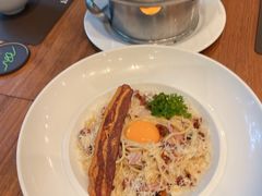 -Chom Cafe and Restaurant