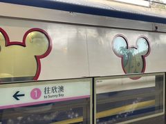 -小镇影院迪士尼小熊Duffy与他的朋友合影地