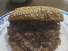 烧饼夹牛羊肉-老爆肚满五香烧牛羊肉