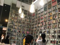 -钟书阁(松江泰晤士小镇店)