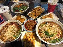 -爆炸头阿姨小四川正宗川味小吃(无任何分店)