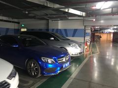 -苏宁广场-停车场