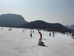-济南卧虎山滑雪场