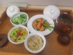 -雪梅月子中心(华侨城店)