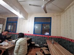 大堂-老字号杨坡红油米线腊汁肉夹馍(东四道巷店)