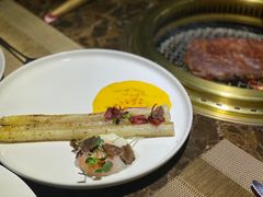 白芦笋配风干和牛温泉蛋荷兰汁-觅福里•熟成和牛餐厅