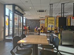 大堂-麦当劳(北京昌金路得来速餐厅店)