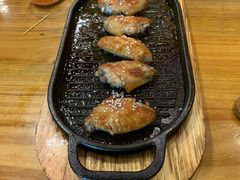 料理烤焦香翅中-老东镇啤酒屋海鲜加工·蒸汽海鲜·海鲜烧烤(台东店)