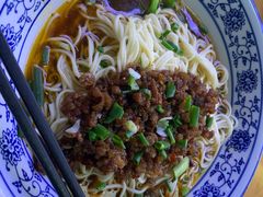 -渝之汇牛肉豌杂面