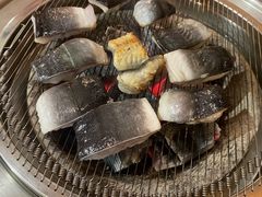 -围炉肉舍•炭烤活鳗•丹东海鲜烤肉(步行街店)