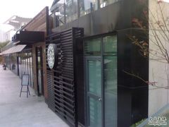 门-星巴克(西藏路店)