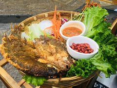 白族特色菜包鱼-老渔家白族石板烧旗舰店