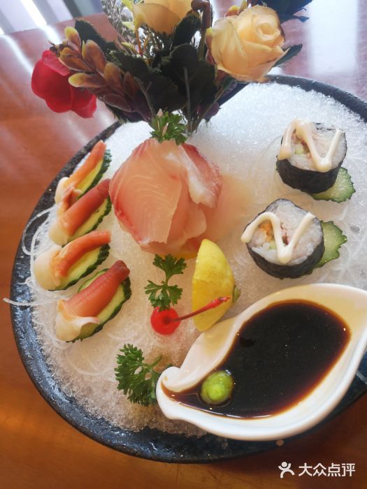 朝鲜玉流馆(滨河东路店)三文鱼拼北极贝刺身图片