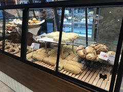 面包甜点陈列柜-Dough&Joe团憩(瑞虹天地月亮湾店)