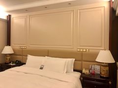 -深圳富苑皇冠假日套房酒店