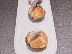 爆浆天鹅酥-蝴蝶里·粤菜·点心(滨江龙湖店)