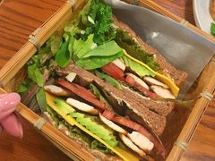 鸡小胸牛油果吐司三明治-AFS Cafe & Canteen(闽江二路店)
