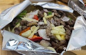 Copper Pot Foil-Steamed Shunde Sour Ginger Baked Wagyu Beef