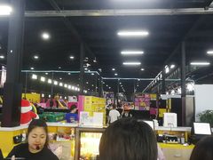 -嘿哟动霸CHUA·新潮玩运动娱乐中心·蹦床滑冰团建乐园