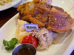 自酿啤酒脆皮烤猪肘-Ambra Haus琥珀屋精酿餐厅(宝山店)