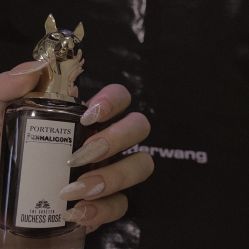 -一笔绣狂草美甲坊