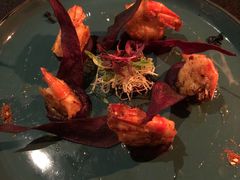 煎虾配紫薯泥薯片及姜味柠檬汁-AZUL by FUEL蓝色·法式酒馆(琶醍店)