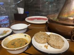 老北京芝麻烧饼-前门杨记·铜锅涮肉(王府井·故宫店)